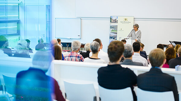 Photo of speaker and audience in HLRS training auditorium.
