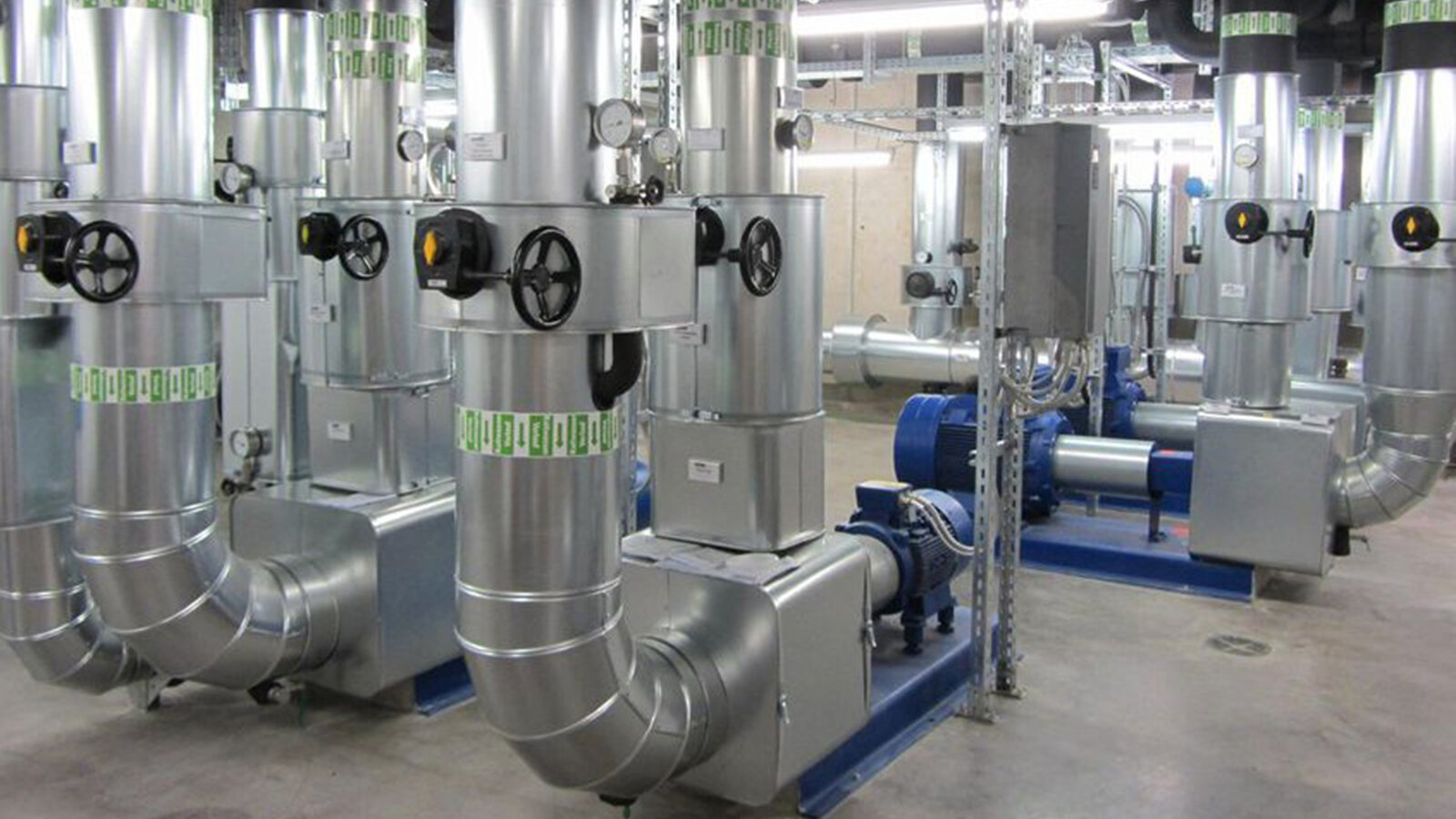 Photo of cooling machinery at HLRS