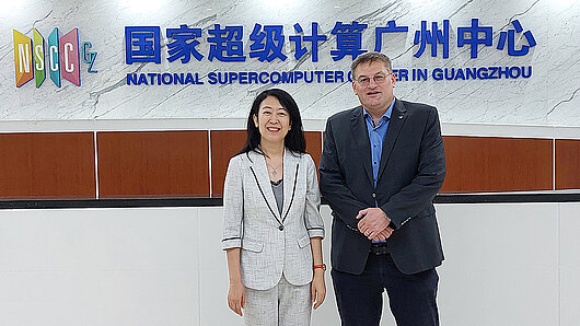 Foto von Prof. Yutong Lu und Prof. Michael Resch 