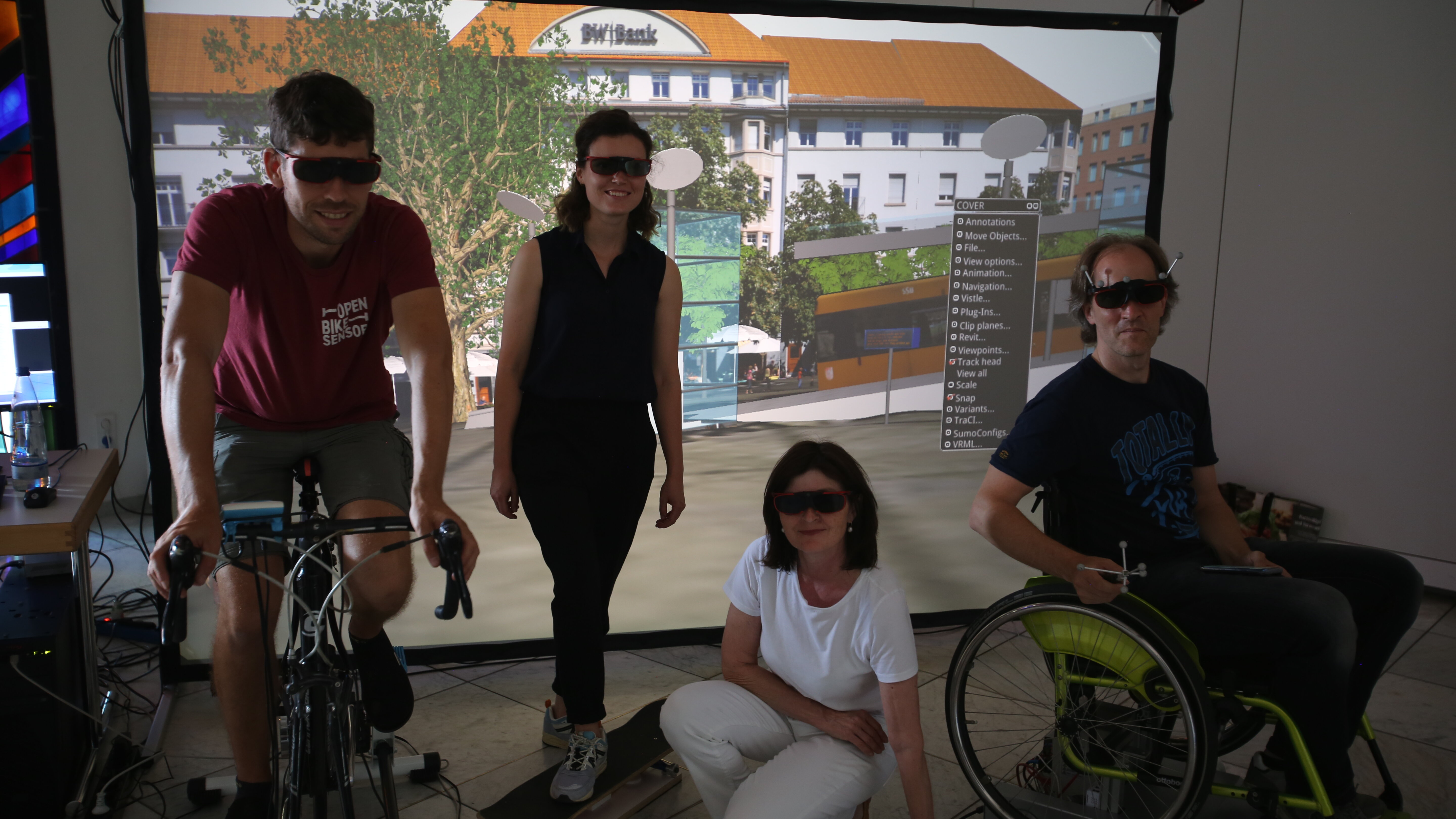 Team des HLRS mit Mobilitätssimulatoren vor mobiler VR- Anlage