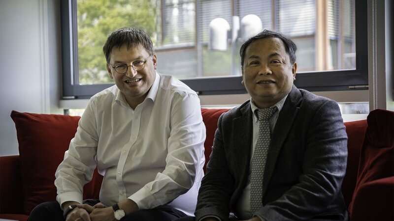 Photo of Prof. Chen and Prof. Resch.