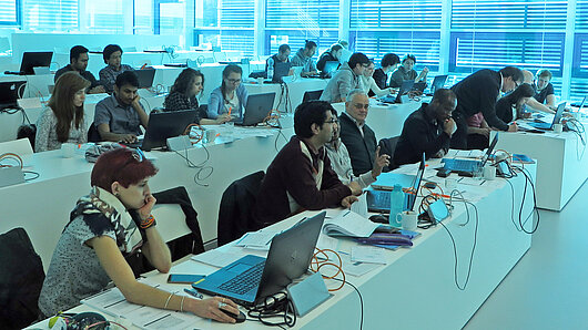 Photo of scientists participating in a training course in HLRS's Ruehle Saal