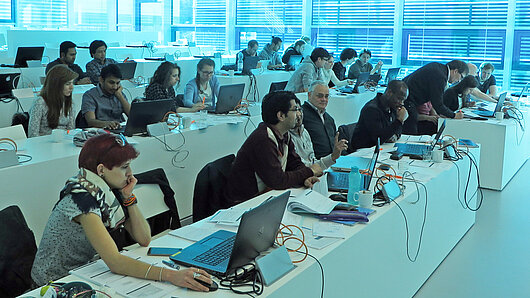 Photo of scientists participating in a training course in HLRS's Ruehle Saal