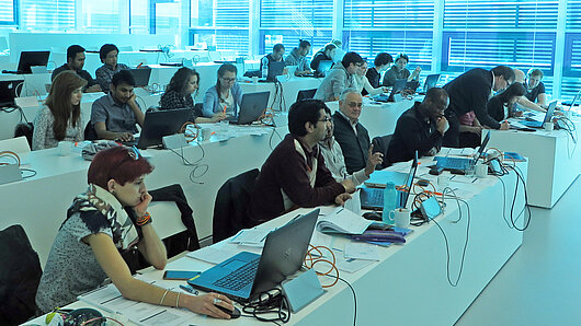 Photo of scientists participating in a training course in HLRS's Ruehle Saal